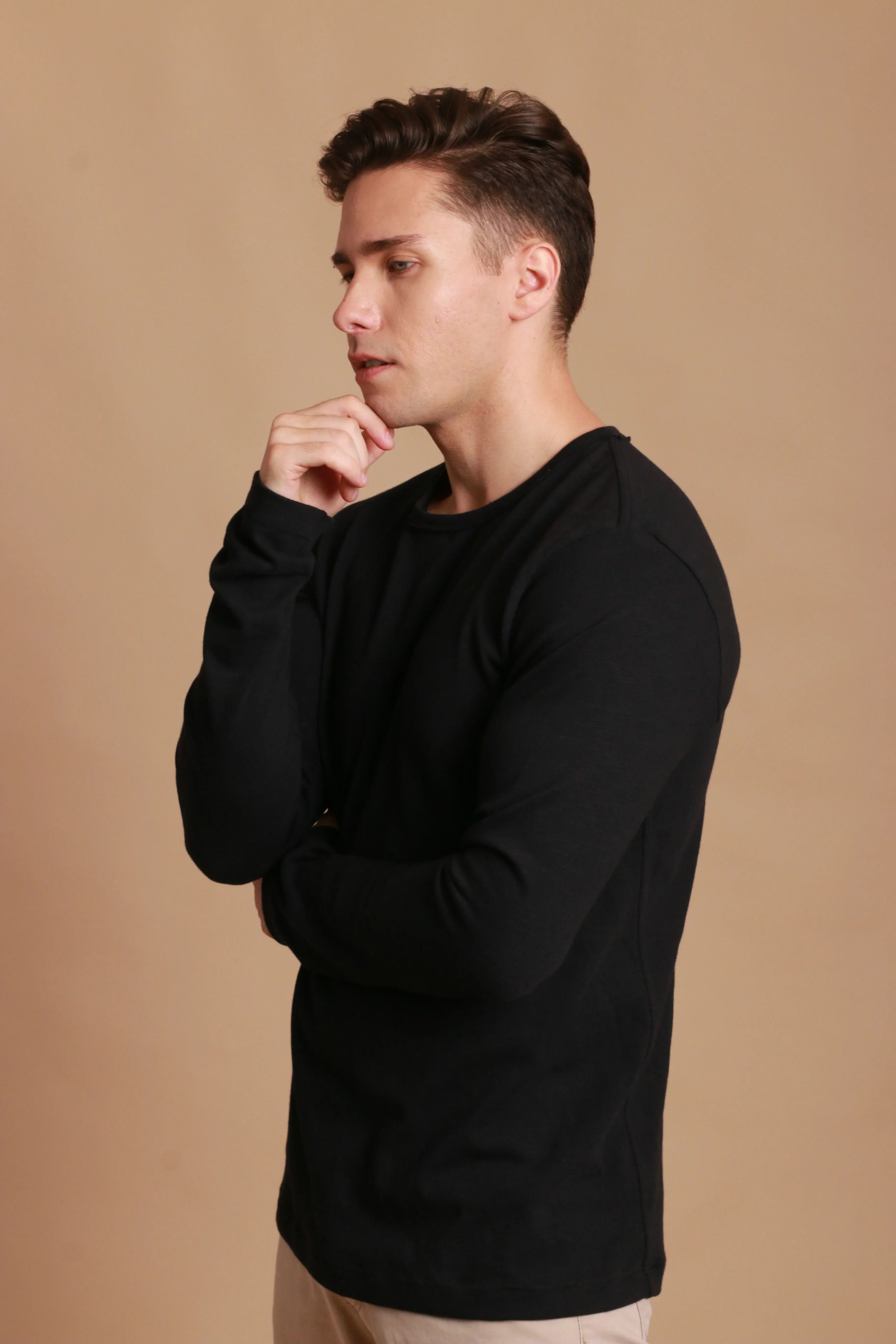 Chemise à manches longues et col rond pour hommes