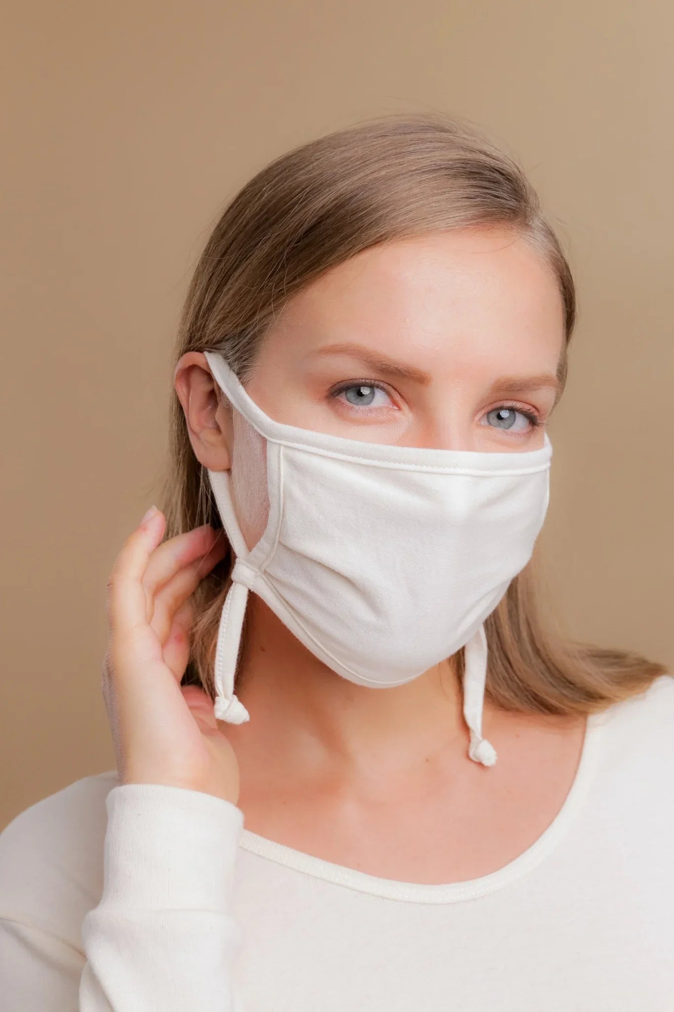 Woman wearing a white hypoallergenic cotton face mask from Cottonique